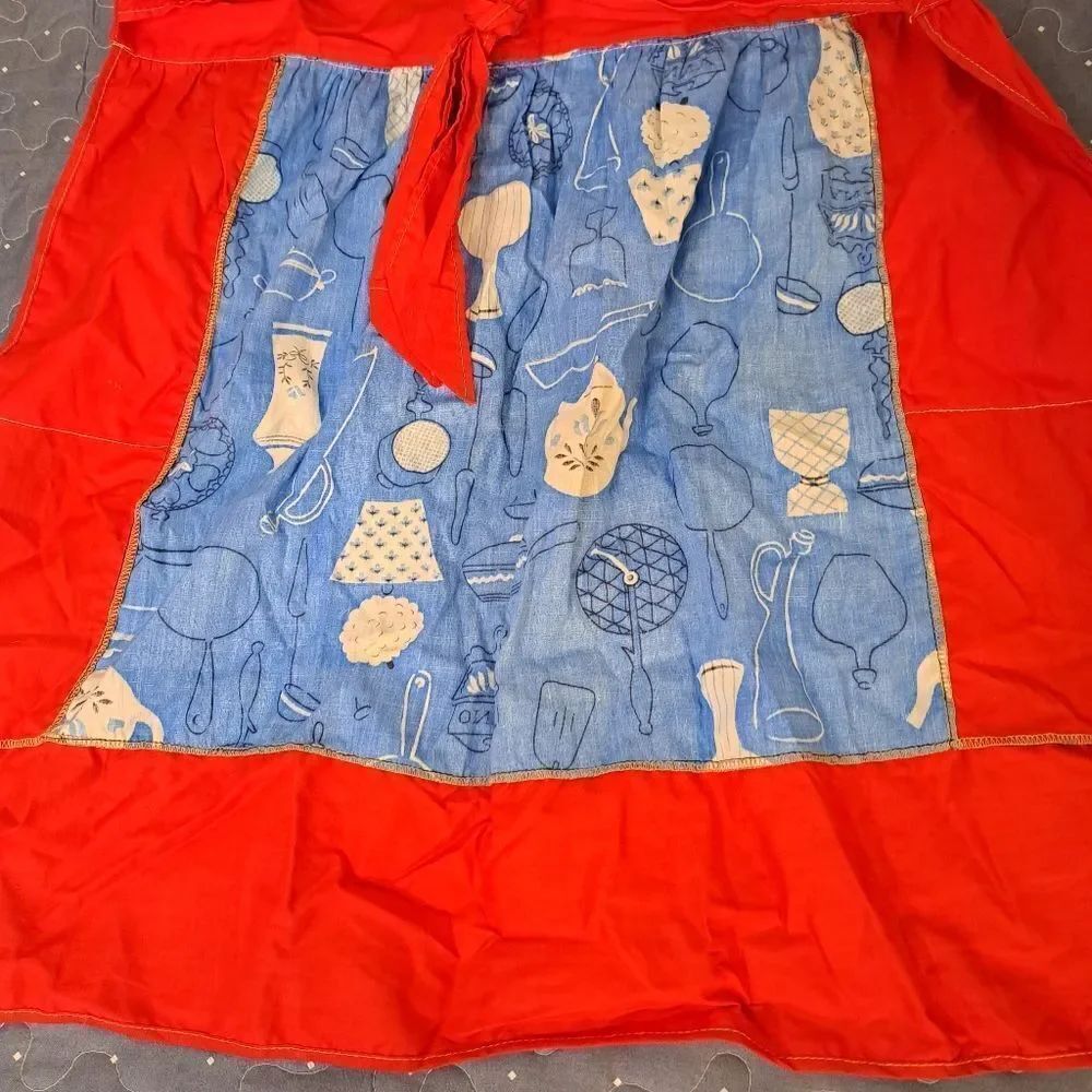 Red and blue half apron - Picture 4 of 4